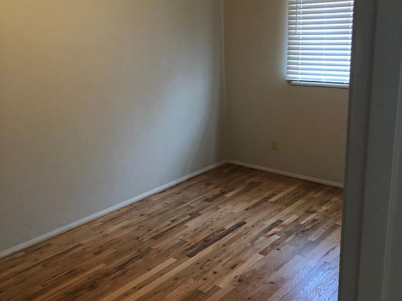3rd image of 1260 Merrett Dr