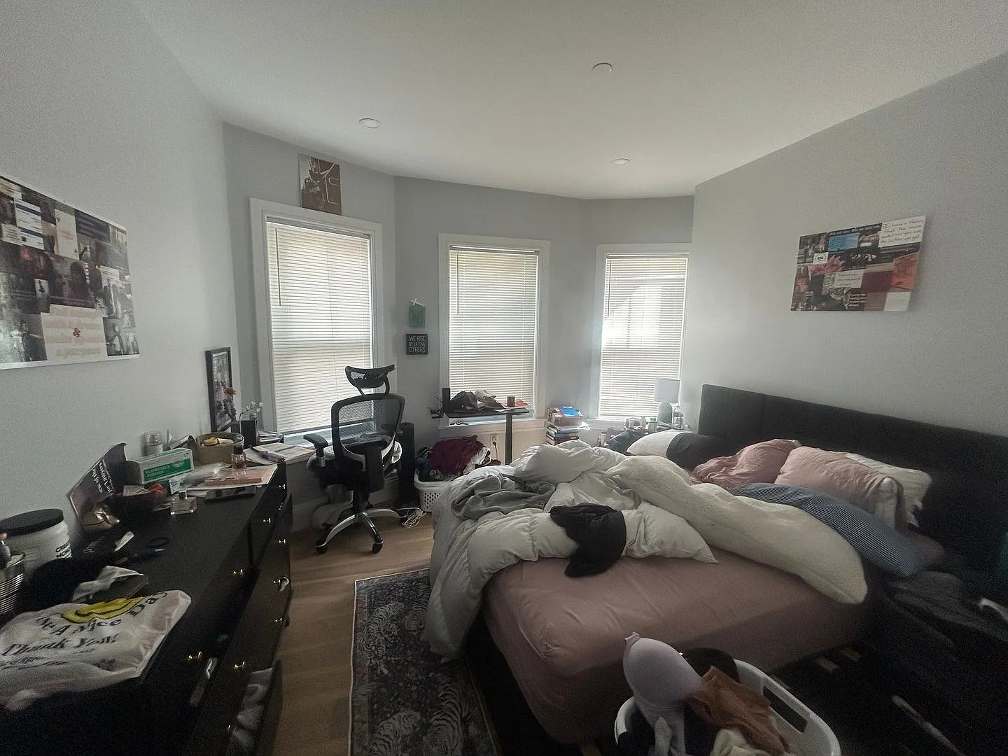 No Broker Fee!! Recently-Renovated Oak Square 3 Bed/2 Bath W/ Laundry, Parking — Photo 4