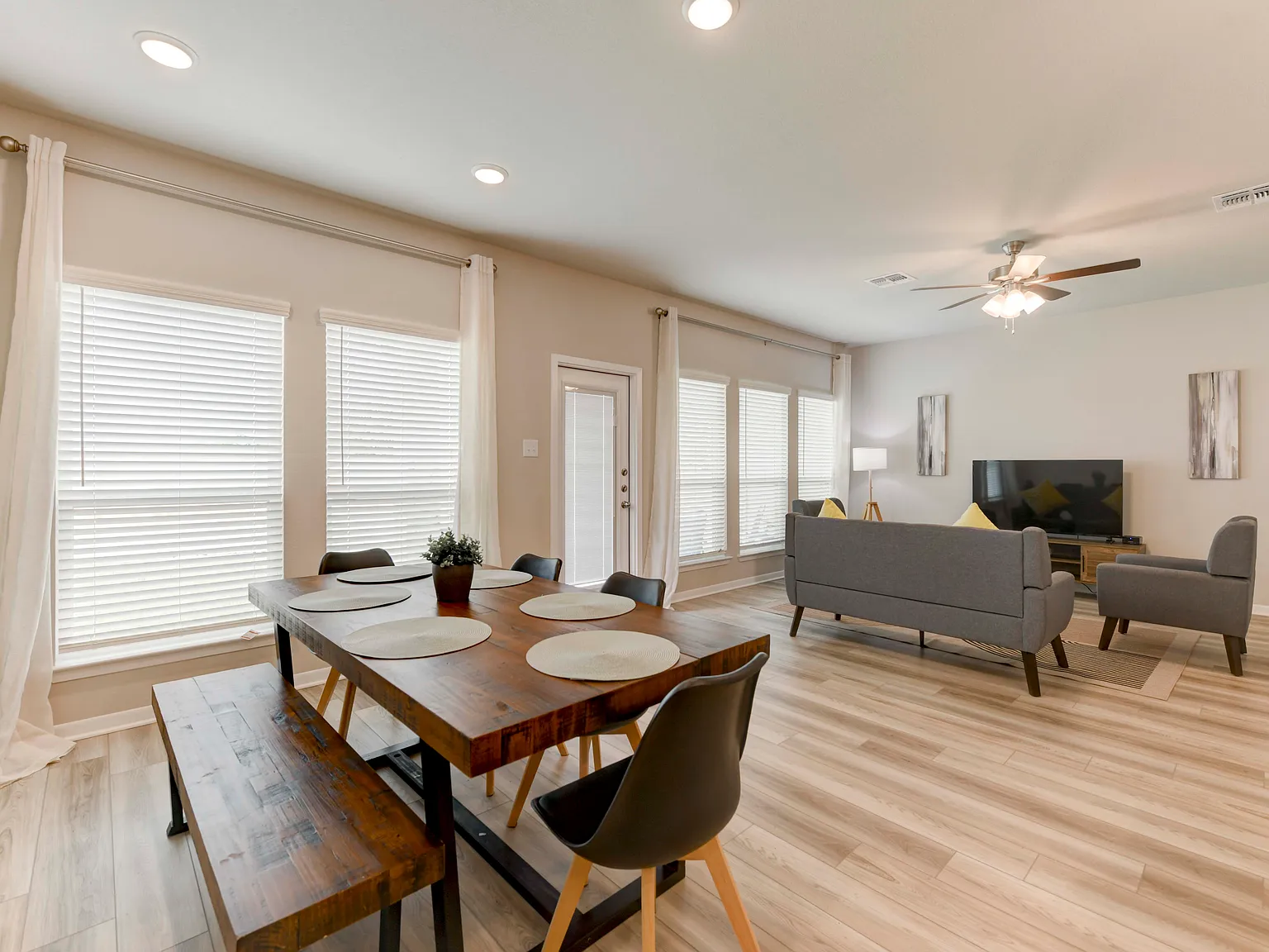 4 bed, 1783 sqft, $4,000 — Photo 3
