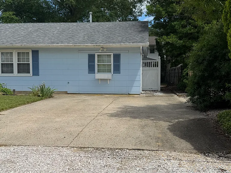 205 Fernwood Ln — Photo 4