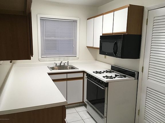 2nd image of 601 Mistletoe Ave APT 21