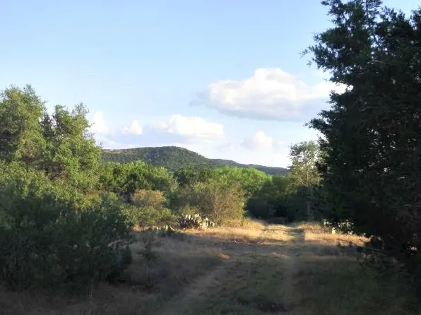 523 Kahn Rd, Rio Frio, TX 78879