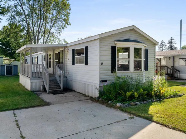 5 Beechwood Dr, Sheboygan, WI 53081