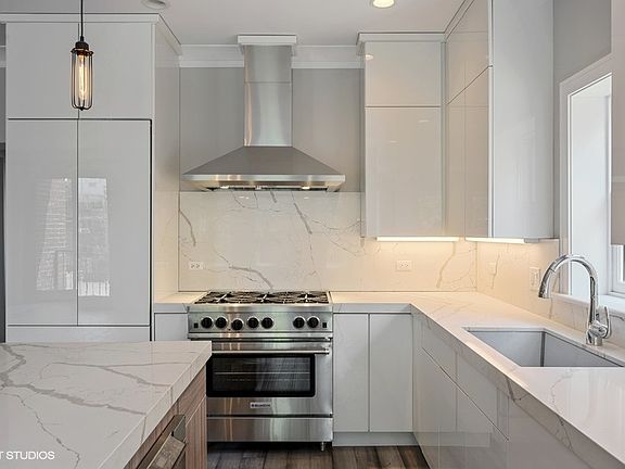 4th image of 2819 N Lincoln Ave #4