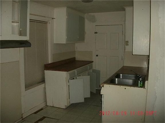 2nd image of 1510 Lawrence Ave