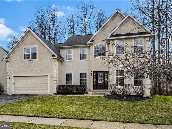 3rd image of 30 Glencoe Dr