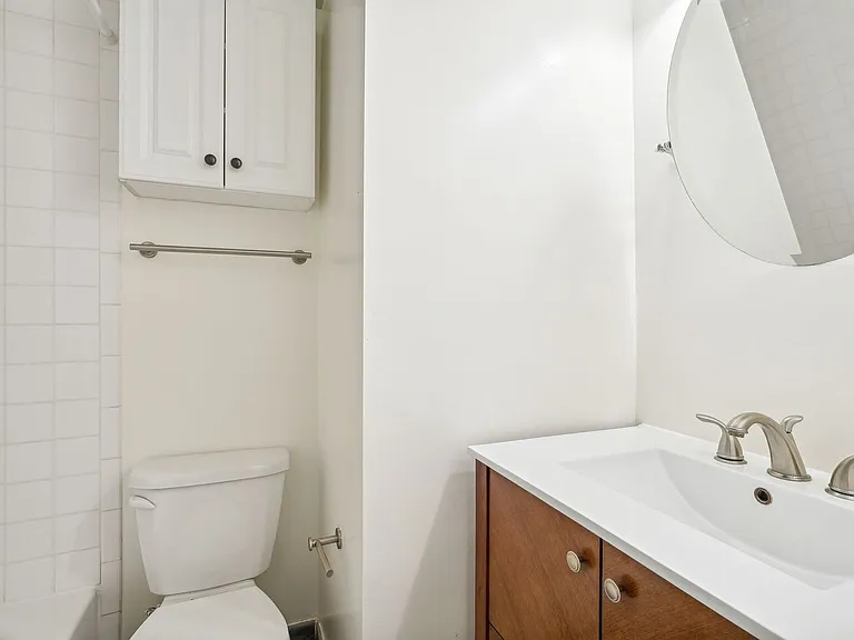 1124 25th St NW #211 — Photo 14