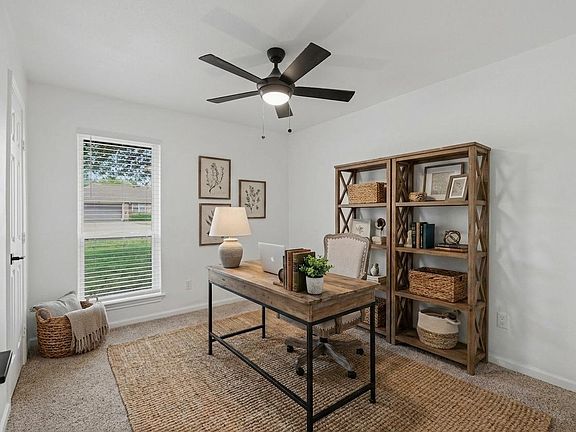 4th image of 100 Pecan Cir