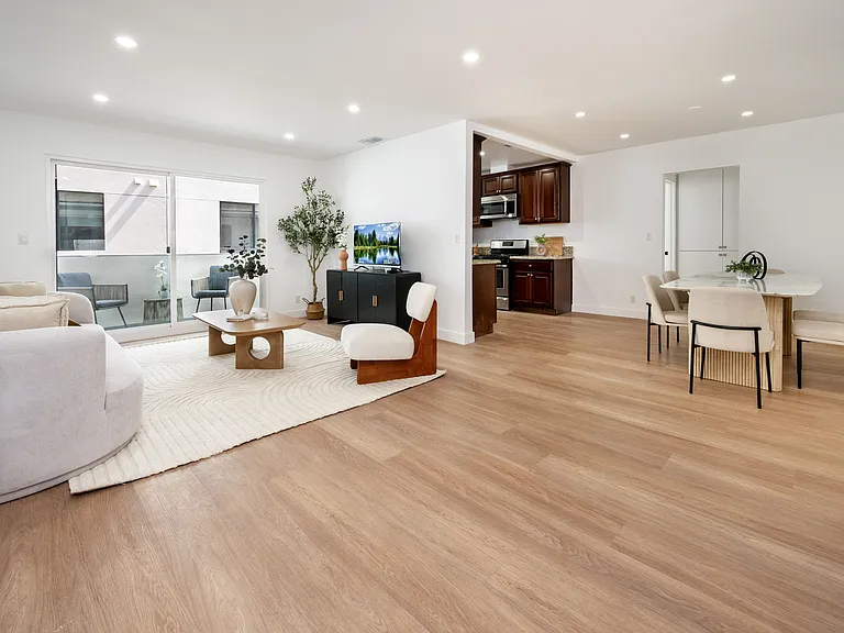 1546 S Hayworth Ave #4 — Photo 2