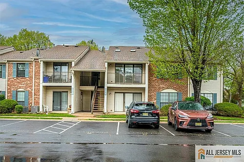 64 Taylor Dr Photo 1
