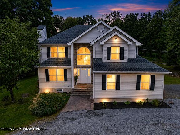 2nd image of 902 Thornberry Ct