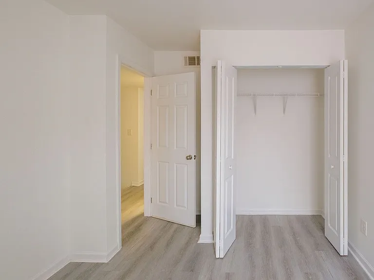 Golden Gate Townhomes — Photo 100