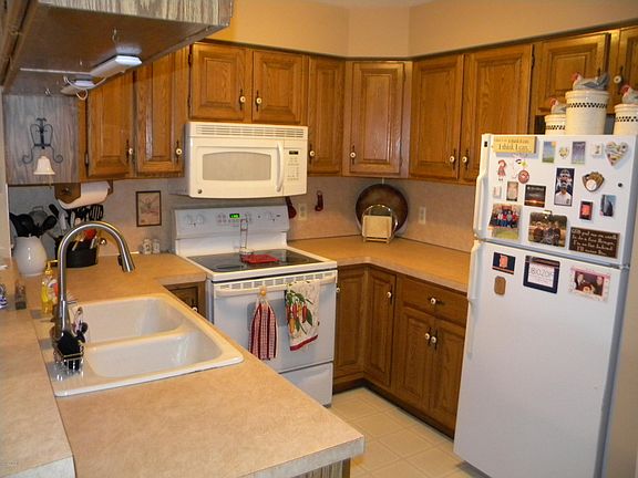 3rd image of 5094 Waterside Dr #169