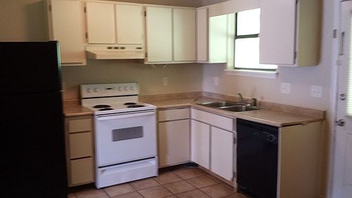 2nd image of 105 Kingsbury Ct APT C