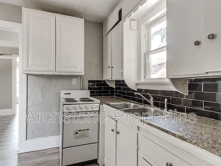 4407 N Military Ave — Photo 7