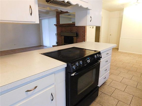 5th image of 2839 Sandage Ave
