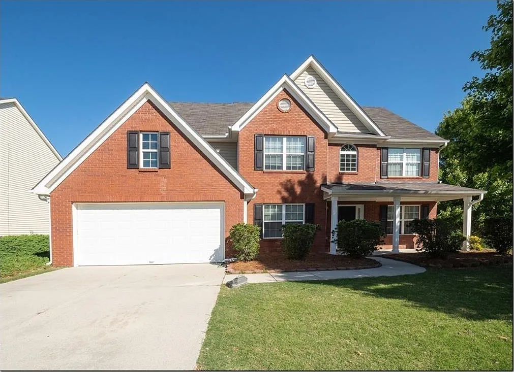 4 bed, 2.5 bath, 2740 sqft, $2,300 — Photo 1