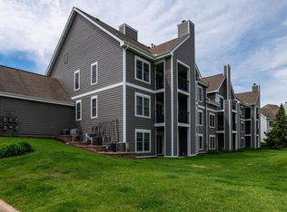 6155 Chasewood Pkwy APT 201, Minnetonka, MN 55343