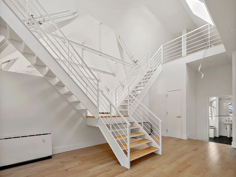 305 2nd Ave #Penthouse 1001 — Photo 3