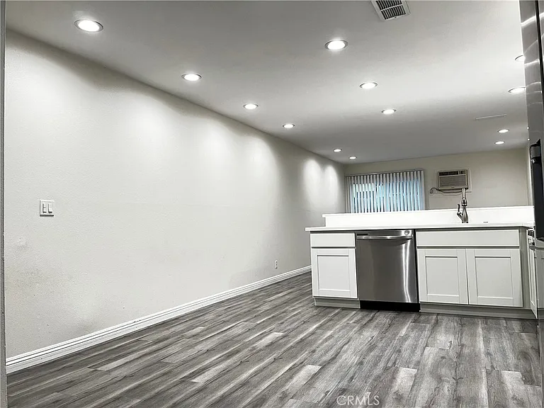 7631 Amazon Dr — Photo 8