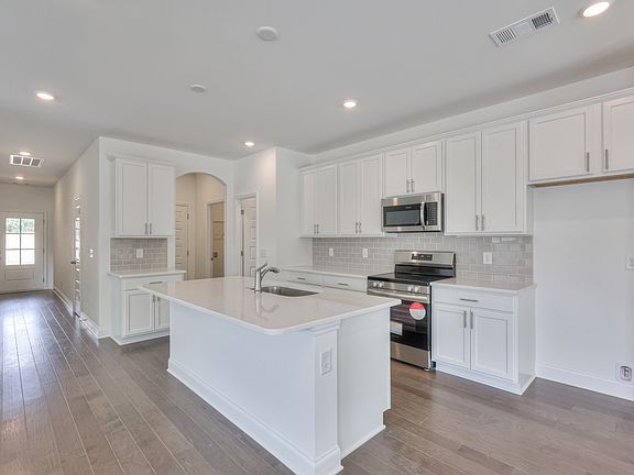 Photo of example home. Selections and finishes may vary.