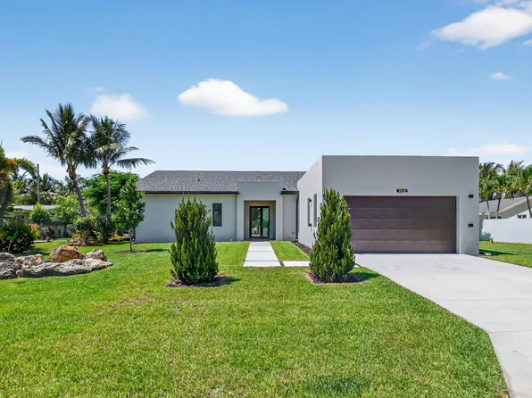 3920 Espan Court, Palm Springs, FL 33461