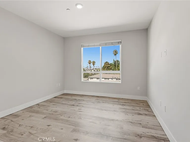 5820 La Mirada Ave #402 — Photo 21