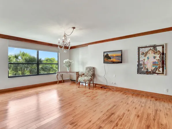 7563 Imperial Drive #401, Boca Raton, FL 33433