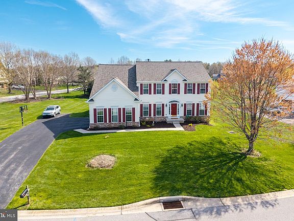 3rd image of 306 Winchester Ln