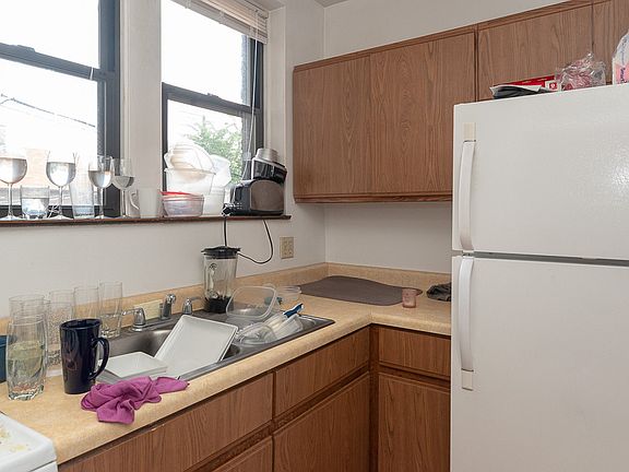 4th image of 3615 N Paulina St APT 1B