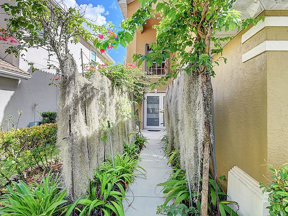 4th image of 1201 Delray Lakes Drive