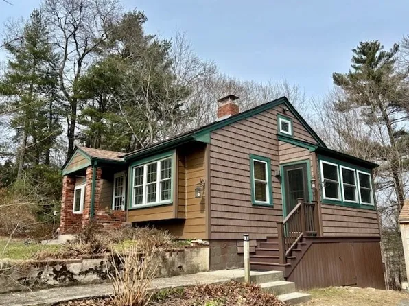 23 Moulton St, Middleboro, MA 02346