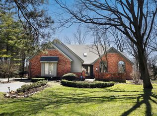 1142 Foxwood Ct, Bloomfield Hills, MI 48304