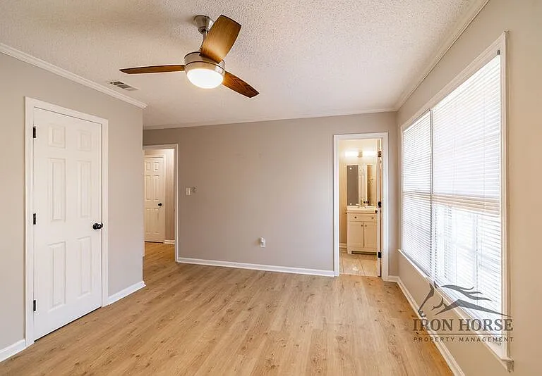 116 Barrington Dr #4 — Photo 14