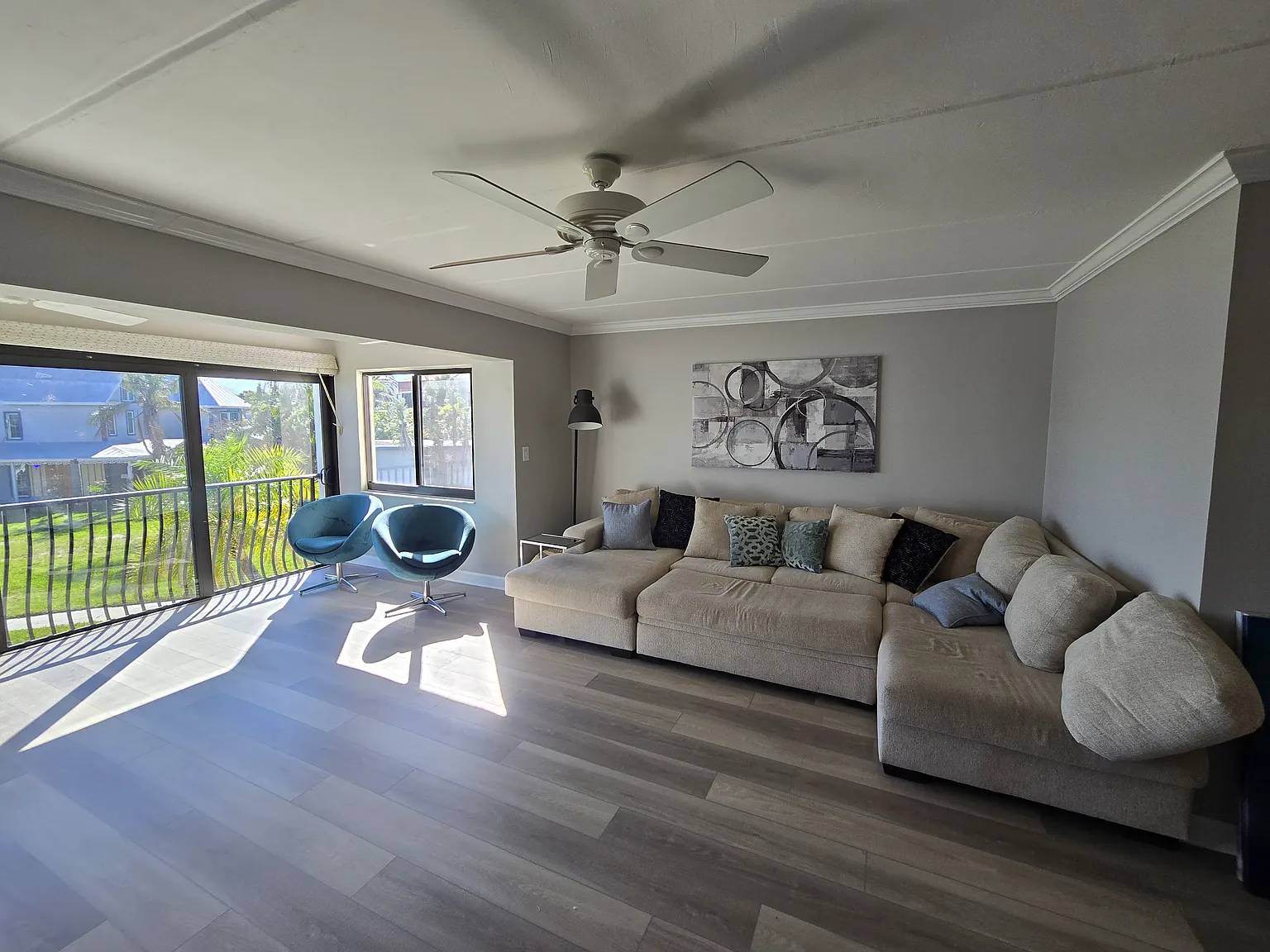 895 S Gulfview Blvd — Photo 4