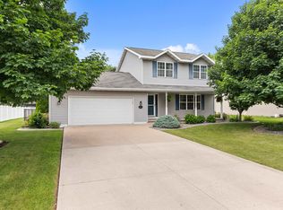 N9557 Clover Ridge Trl, APPLETON, WI 54915
