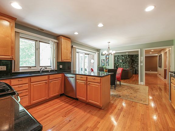 4th image of 6454 Thunderbird Dr