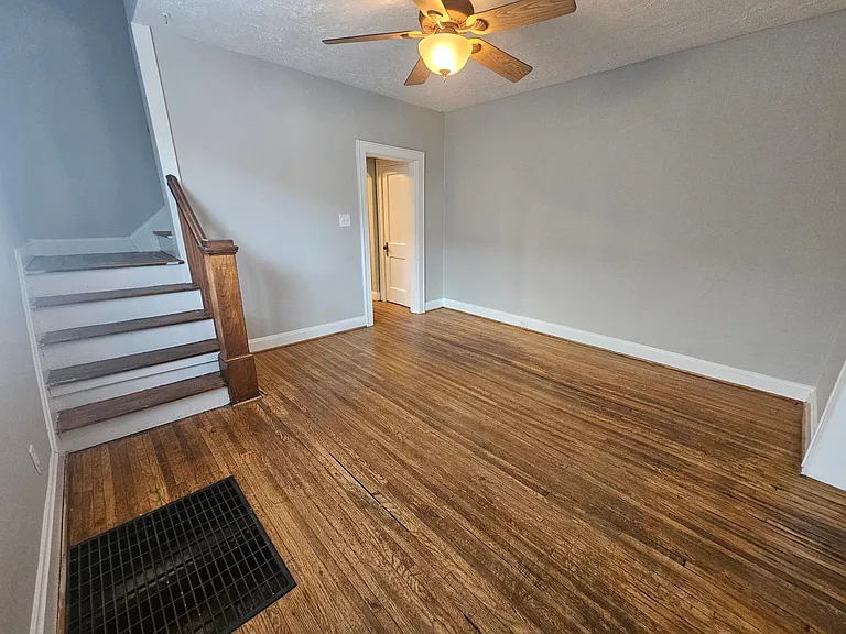 1059 E 14th Ave — Photo 11