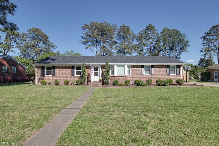 1st image of 2717 Meadow Dr E