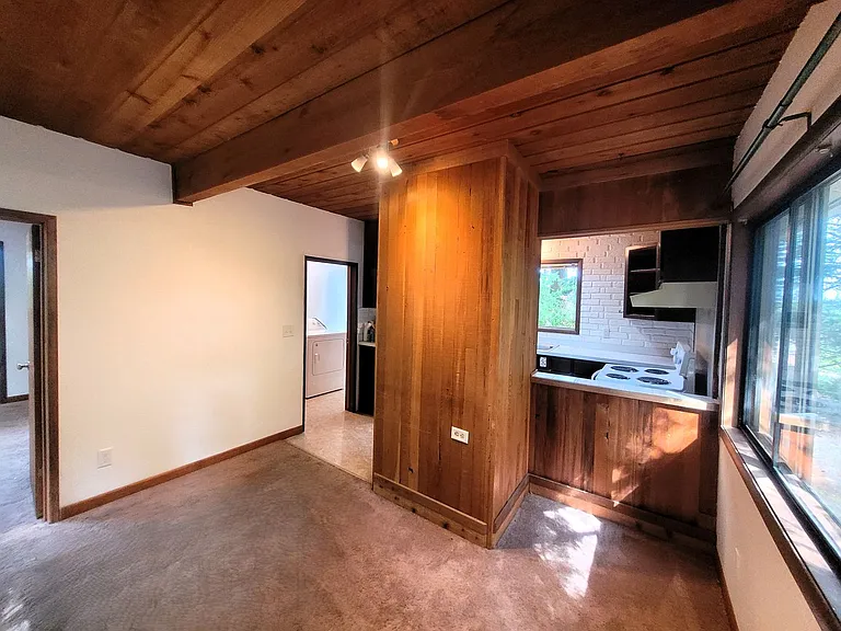 1327 Toledo St — Photo 10
