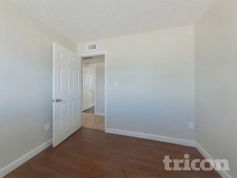 2932 W Caribbean Ln — Photo 14