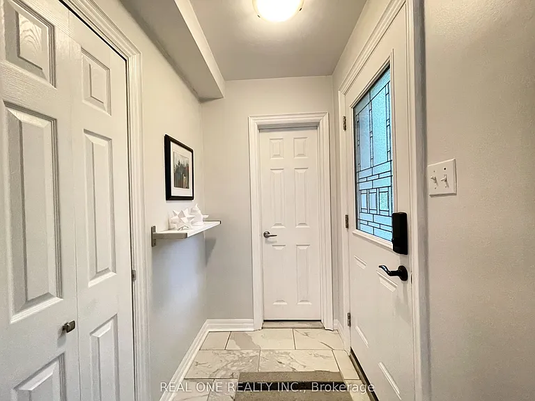 290 Westcourt Pl — Photo 2