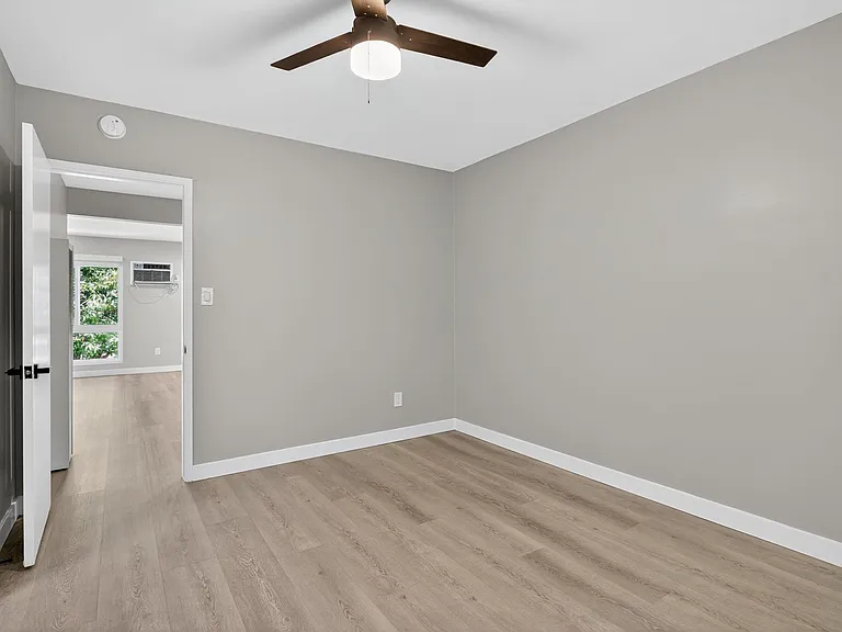 2300 East Commonwealth Avenue — Photo 14