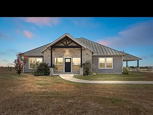 475 County Road 240, Gonzales, TX 78629