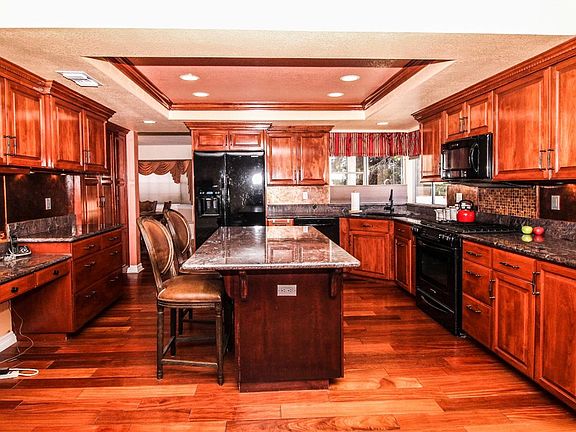 4th image of 18005 Wildwood Dr