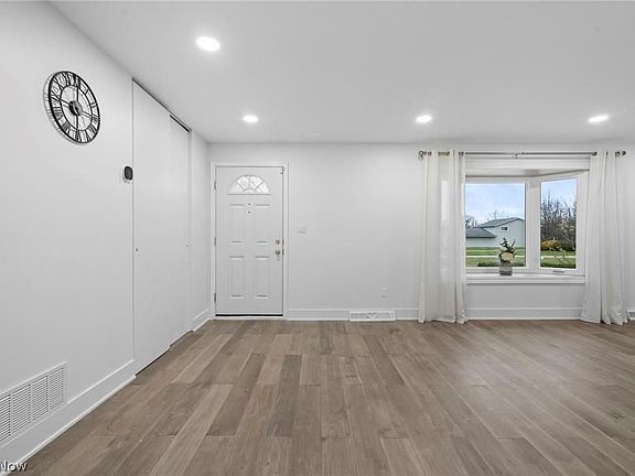 4th image of 20541 Spruce Dr