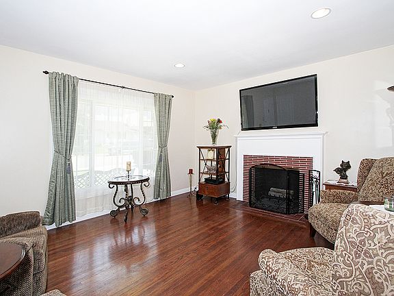 Living Room - fireplace