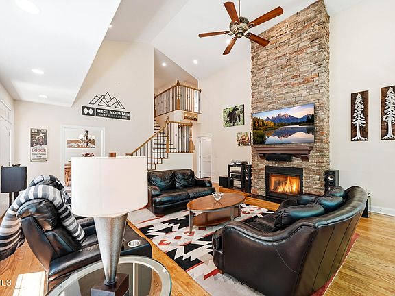 5th image of 412 Shade Tree Way