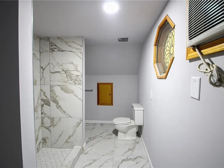 105 Homeport Dr — Photo 9