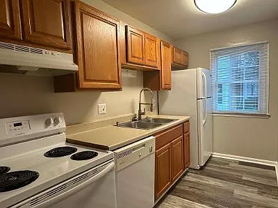 6125 Darby Cir #7 — Photo 5